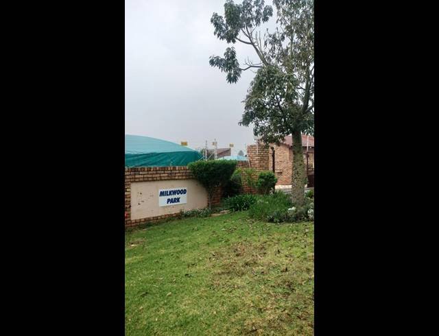 2 BEDROOM TOWNHOUSE FOR SALE IN RANGE VIEW